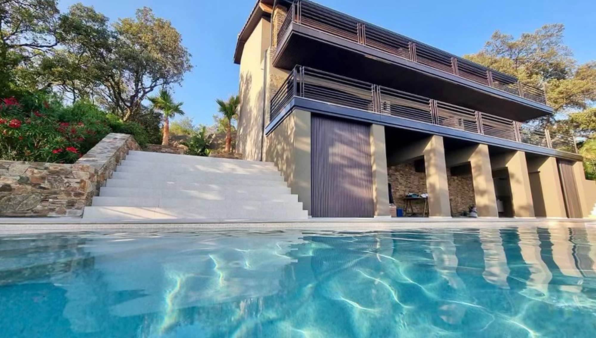 Villa Paradise — Après